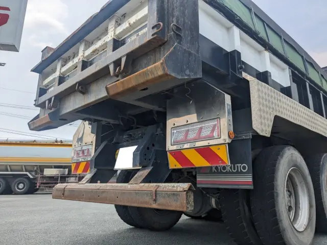 いすゞ ギガ 2PG-CXZ77CT(6x4)の写真7