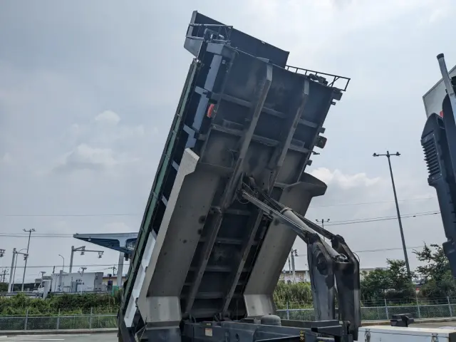 いすゞ ギガ 2PG-CXZ77CT(6x4)の写真25