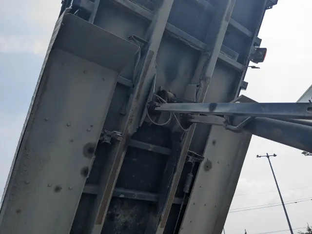 いすゞ ギガ 2PG-CXZ77CT(6x4)の写真26