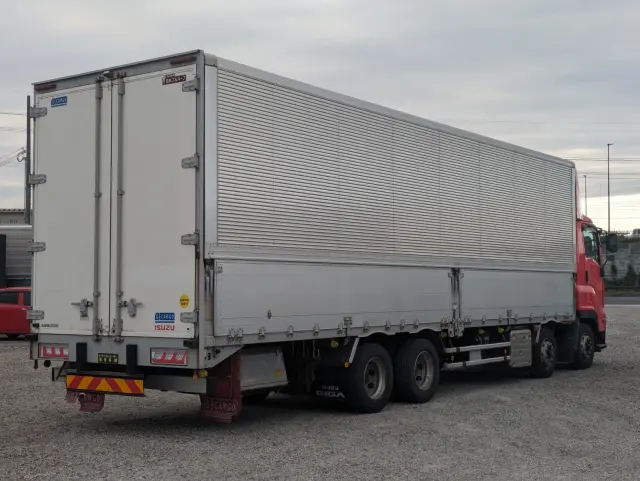 いすゞ ギガ 2PG-CYJ77C(8x4)の写真8