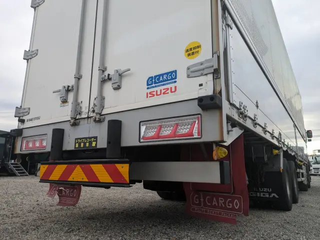 いすゞ ギガ 2PG-CYJ77C(8x4)の写真9