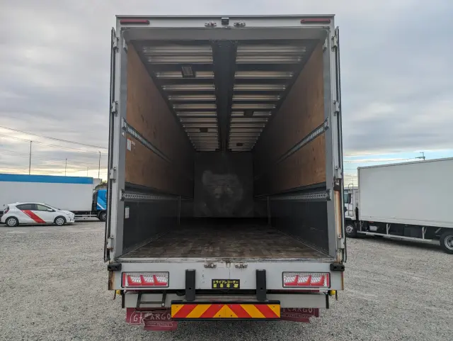 いすゞ ギガ 2PG-CYJ77C(8x4)の写真11