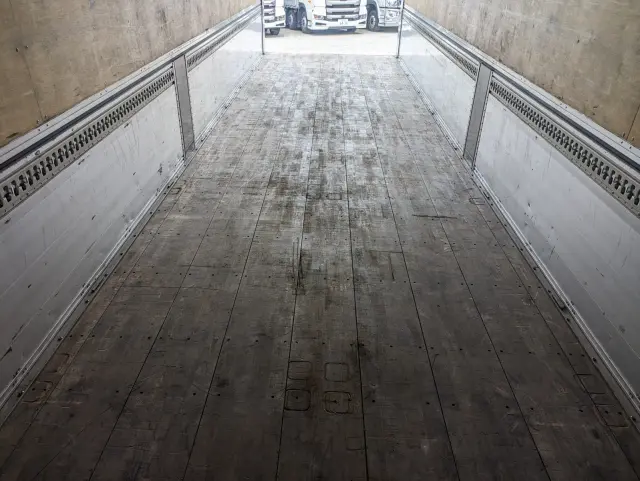 いすゞ ギガ 2PG-CYJ77C(8x4)の写真17