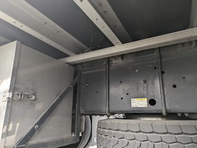 いすゞ ギガ 2PG-CYJ77C(8x4)の写真23