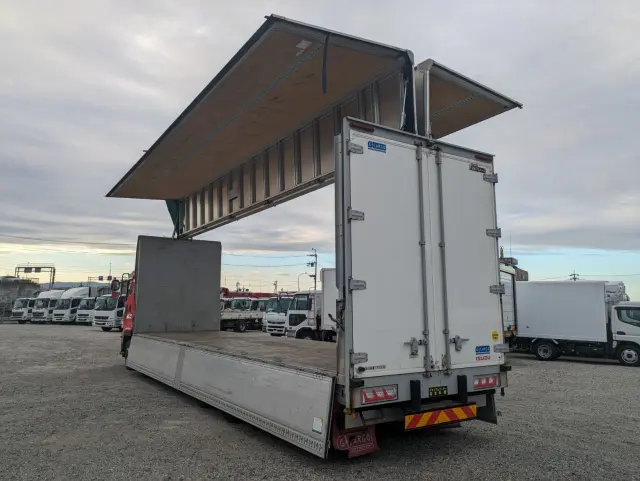 いすゞ ギガ 2PG-CYJ77C(8x4)の写真36