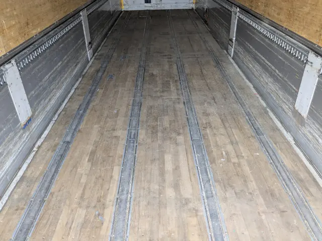 日野 プロフィア QKG-FW1EXBG(8x4)の写真21