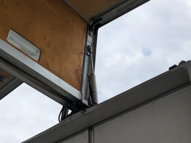 日野 プロフィア QKG-FW1EXBG(8x4)の写真35