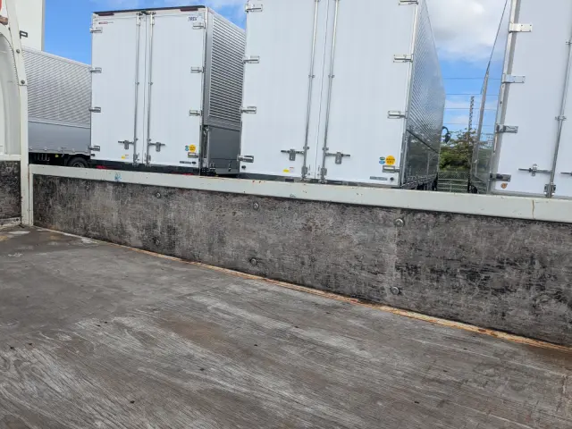 いすゞ エルフ TRG-NHR85A(2WD)の写真11