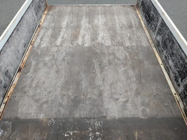 いすゞ エルフ TRG-NHR85A(2WD)の写真15