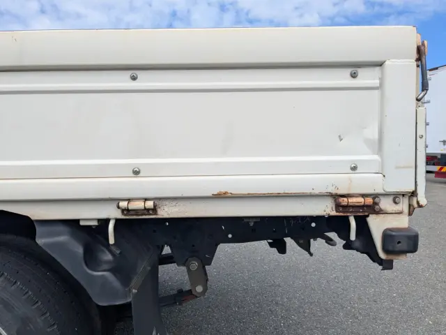 いすゞ エルフ TRG-NHR85A(2WD)の写真19