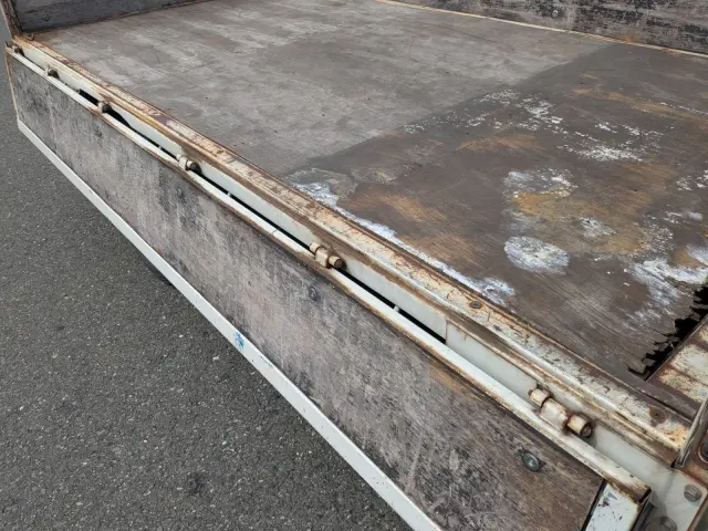 いすゞ エルフ TRG-NHR85A(2WD)の写真25