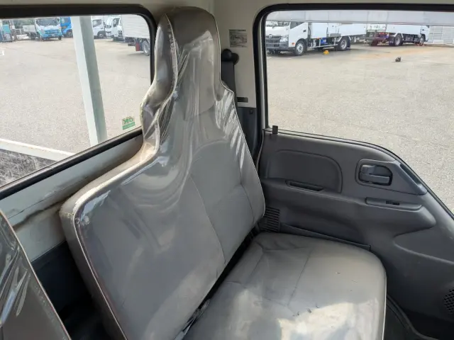 いすゞ エルフ TRG-NHR85A(2WD)の写真31