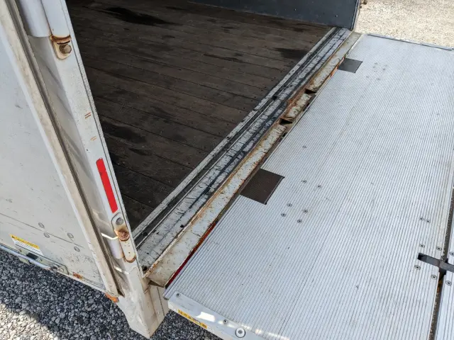 いすゞ フォワード TKG-FRR90S2(2WD)の写真10