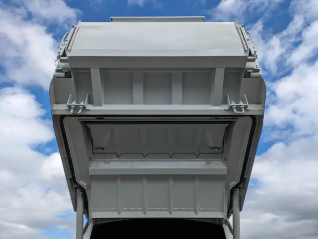 三菱 キャンター 2RG-FEAV0(2WD)の写真15