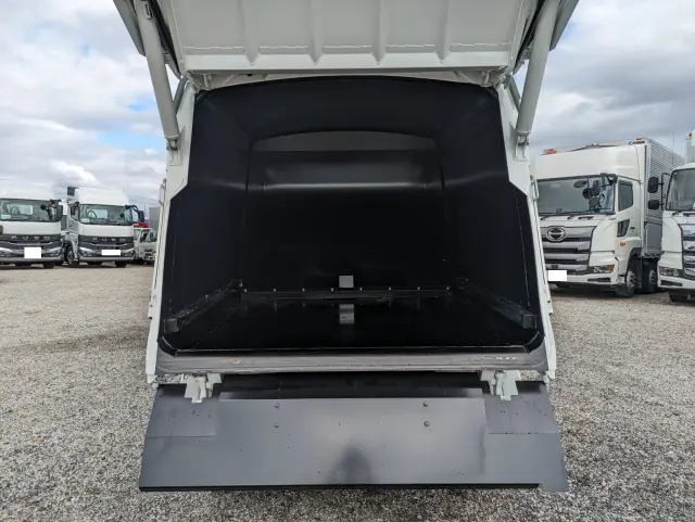 三菱 キャンター 2RG-FEAV0(2WD)の写真16