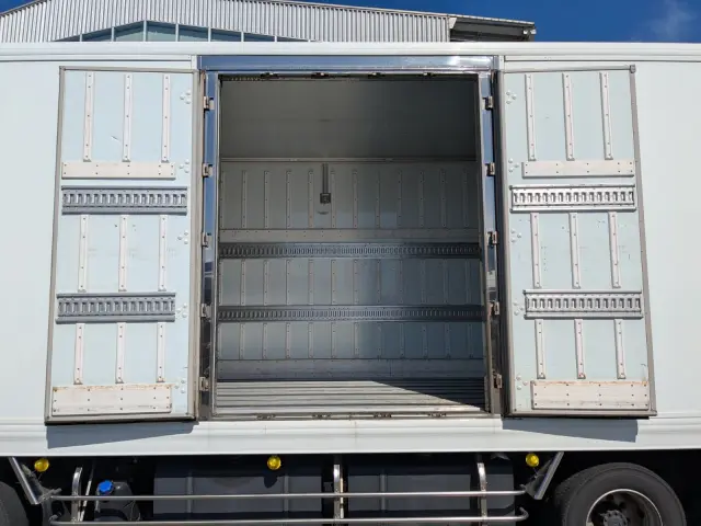 日野 プロフィア 2DG-FW1AHG(8x4)の写真16