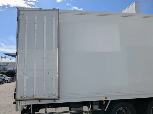 日野 プロフィア 2DG-FW1AHG(8x4)の写真17