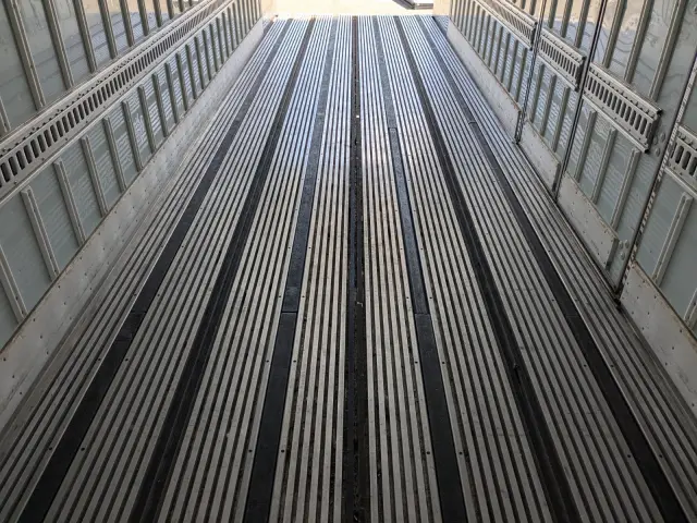 日野 プロフィア 2DG-FW1AHG(8x4)の写真27