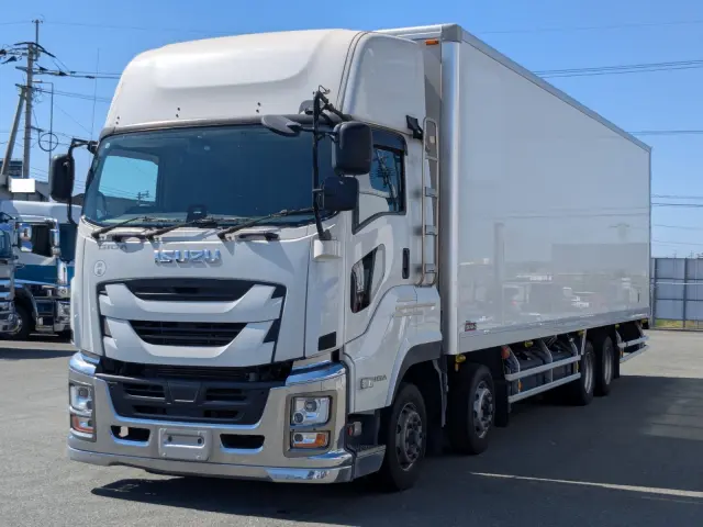 いすゞ ギガ 2PG-CYJ77C(8x4)の写真1