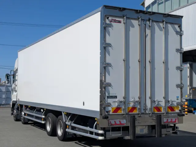 いすゞ ギガ 2PG-CYJ77C(8x4)の写真4