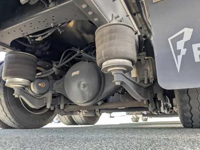 いすゞ ギガ 2PG-CYJ77C(8x4)の写真16