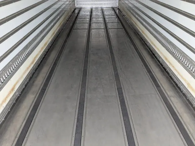 いすゞ ギガ 2PG-CYJ77C(8x4)の写真21