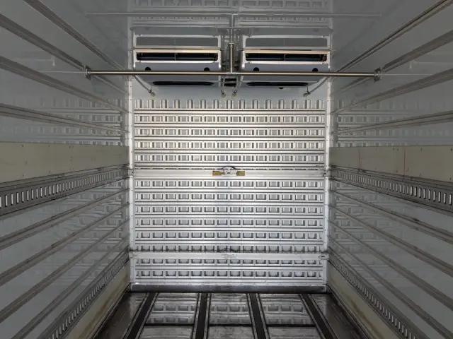 いすゞ ギガ 2PG-CYJ77C(8x4)の写真22