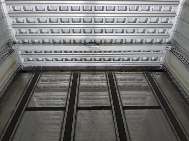 いすゞ ギガ 2PG-CYJ77C(8x4)の写真23