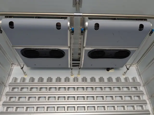 いすゞ ギガ 2PG-CYJ77C(8x4)の写真24