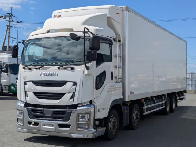 いすゞ ギガ 2PG-CYJ77C(8x4)の写真1