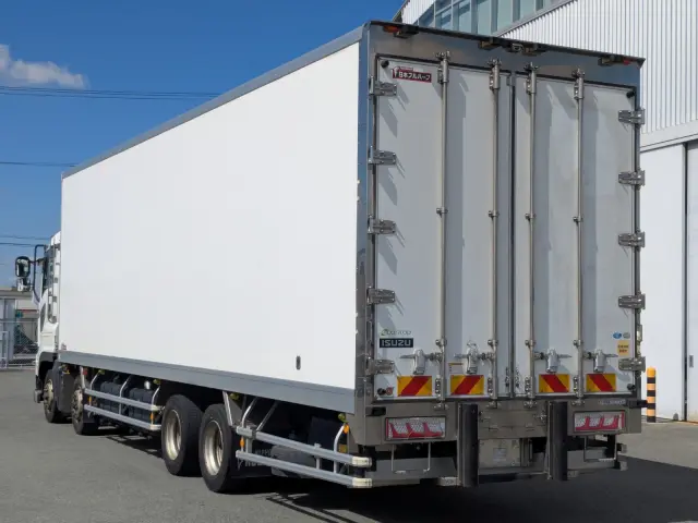 いすゞ ギガ 2PG-CYJ77C(8x4)の写真4