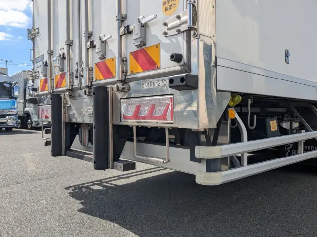 いすゞ ギガ 2PG-CYJ77C(8x4)の写真7