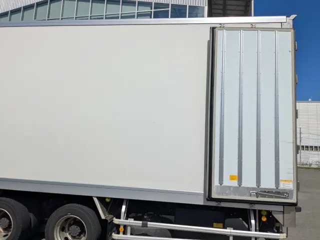 いすゞ ギガ 2PG-CYJ77C(8x4)の写真10