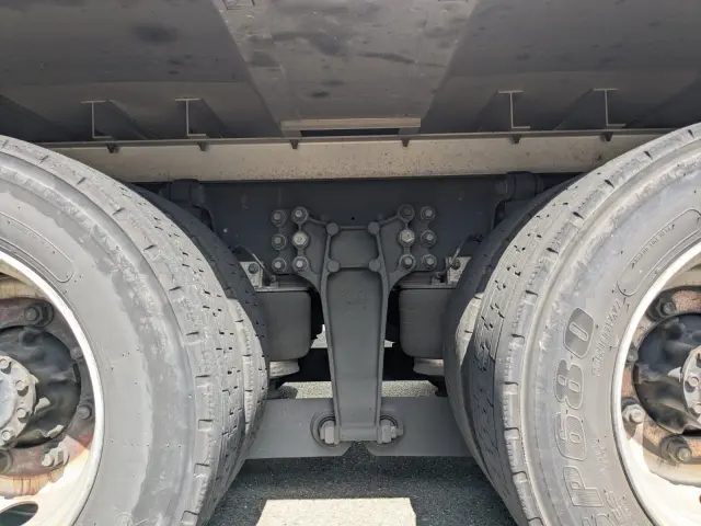 いすゞ ギガ 2PG-CYJ77C(8x4)の写真12