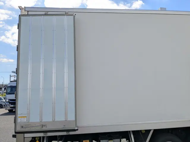 いすゞ ギガ 2PG-CYJ77C(8x4)の写真15