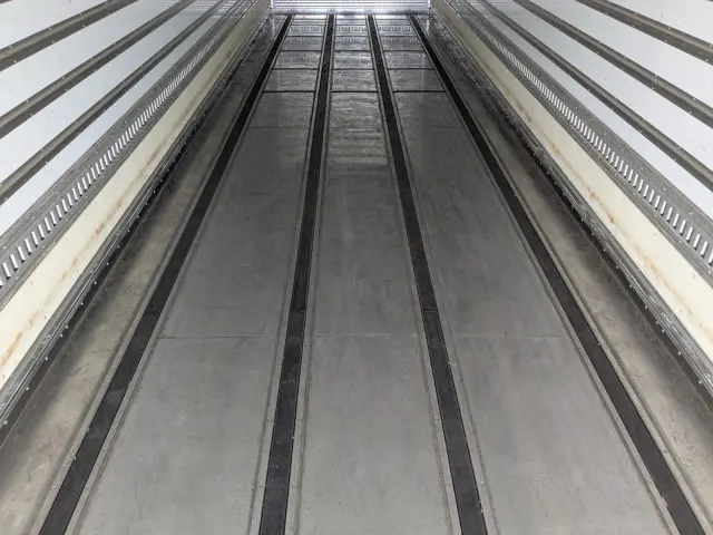 いすゞ ギガ 2PG-CYJ77C(8x4)の写真21