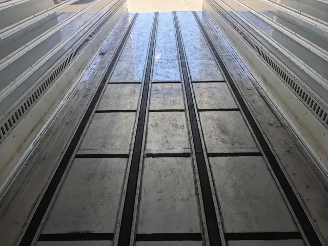 いすゞ ギガ 2PG-CYJ77C(8x4)の写真26