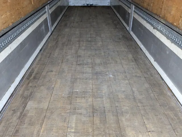 日野 プロフィア LKG-FW1EXBG(8x4)の写真21