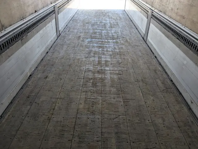 日野 プロフィア LKG-FW1EXBG(8x4)の写真25