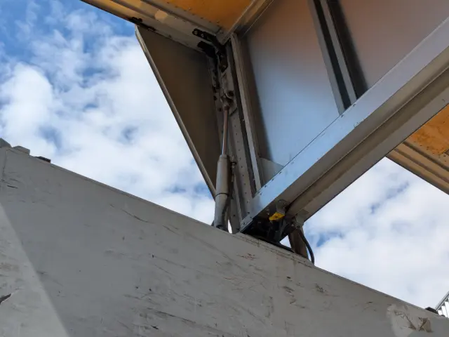 日野 プロフィア LKG-FW1EXBG(8x4)の写真31