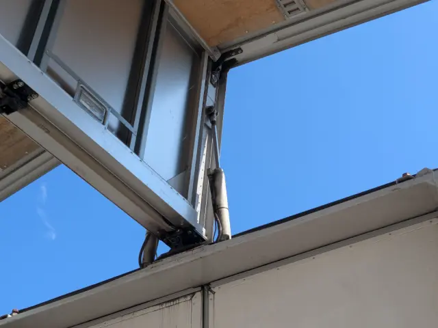 日野 プロフィア LKG-FW1EXBG(8x4)の写真32