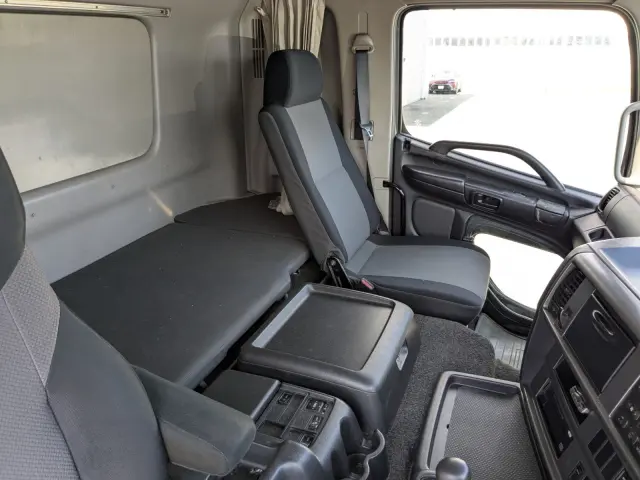 日野 プロフィア LKG-FW1EXBG(8x4)の写真34