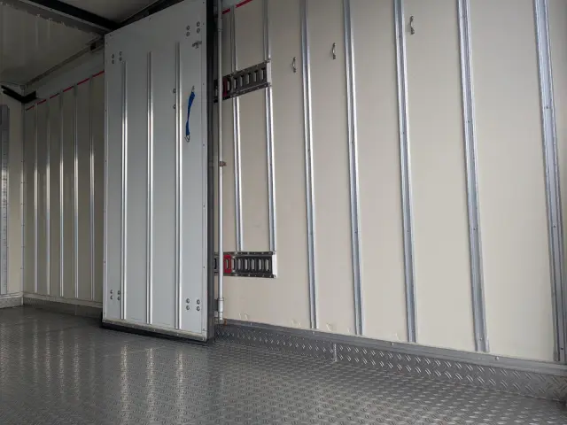 いすゞ エルフ 2RG-NPR88AN(2WD)の写真14