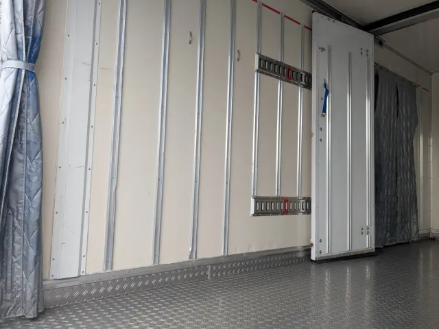 いすゞ エルフ 2RG-NPR88AN(2WD)の写真15