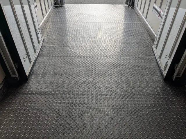 いすゞ エルフ 2RG-NPR88AN(2WD)の写真21