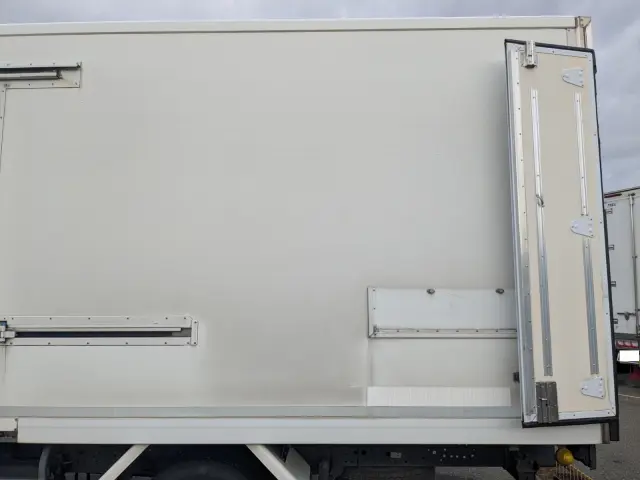 いすゞ エルフ 2RG-NPR88AN(2WD)の写真24