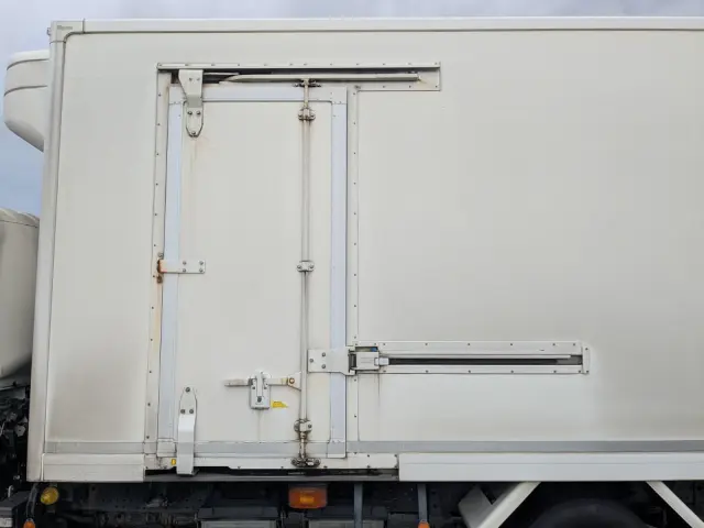 いすゞ エルフ 2RG-NPR88AN(2WD)の写真29