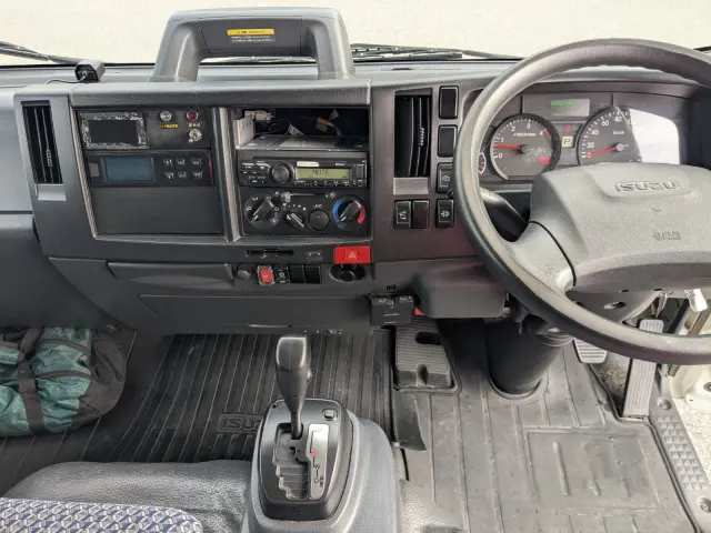 いすゞ エルフ 2RG-NPR88AN(2WD)の写真39