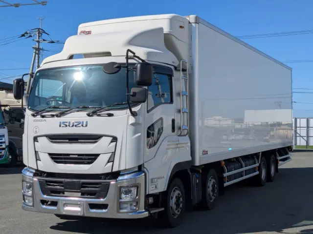 いすゞ ギガ 2PG-CYJ77C(8x4)の写真1