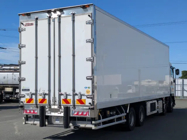 いすゞ ギガ 2PG-CYJ77C(8x4)の写真5